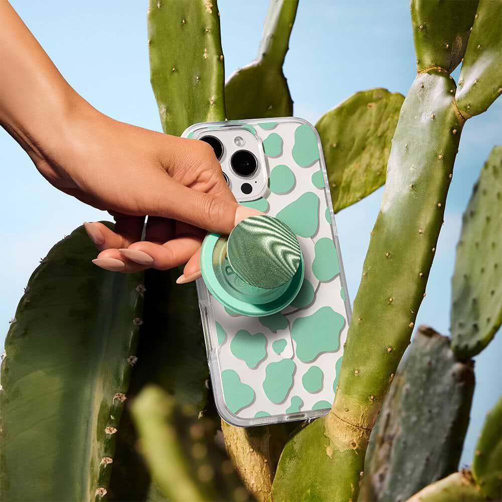 Turquoise Cow Cow — iPhone 16 Pro Max MagSafe Case - US 82966